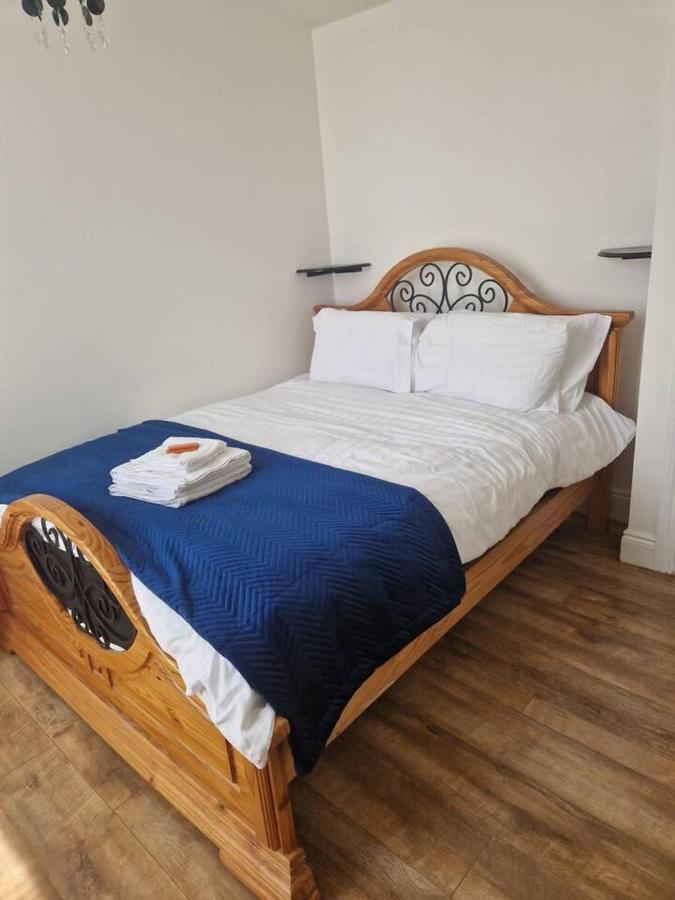 Beautiful 1-Bed Apartment In 코크 외부 사진