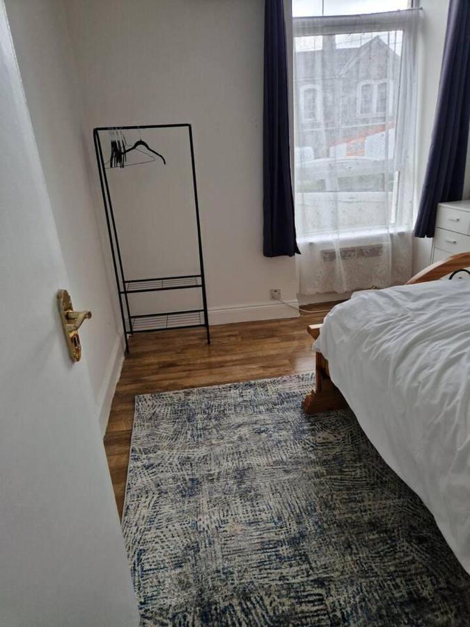 Beautiful 1-Bed Apartment In 코크 외부 사진