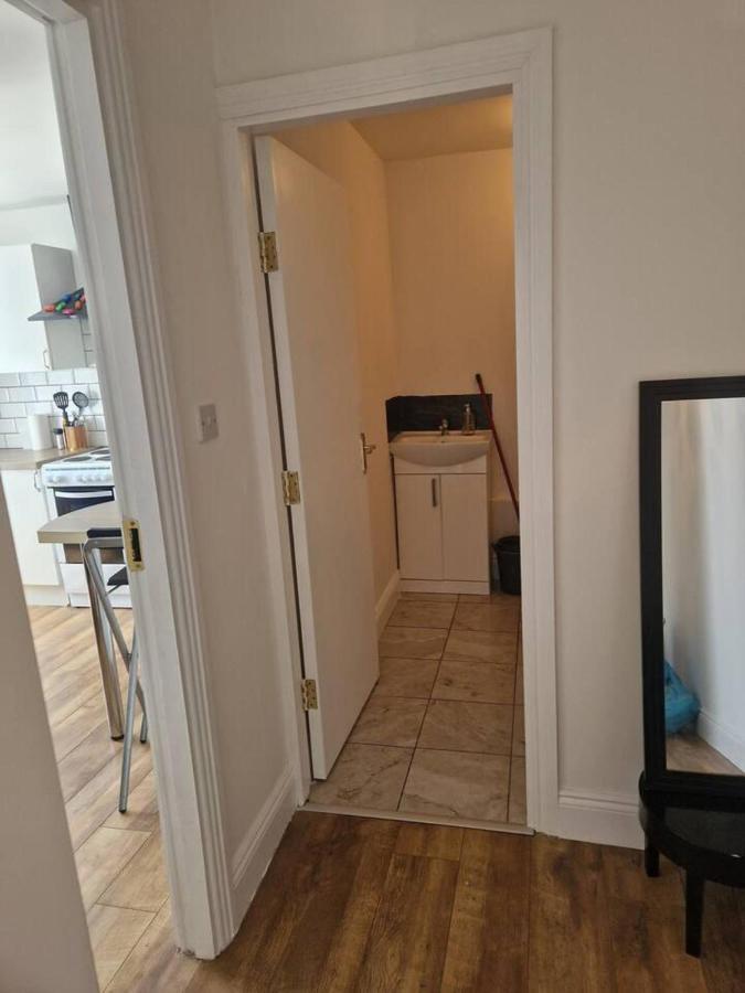 Beautiful 1-Bed Apartment In 코크 외부 사진