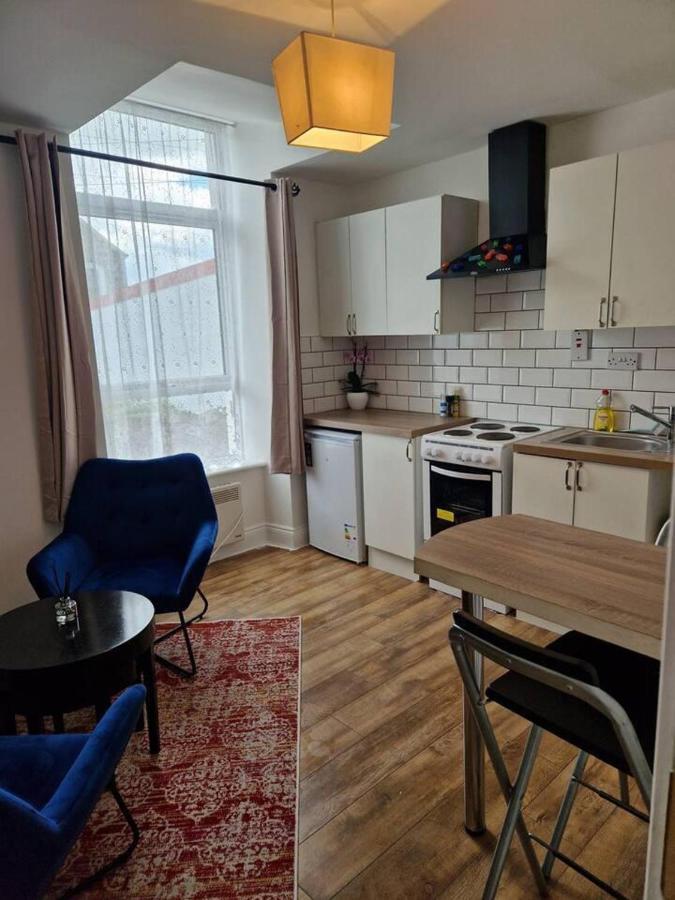 Beautiful 1-Bed Apartment In 코크 외부 사진